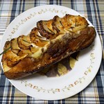 ブーランジェリー スドウ - 粗挽きソーセージのチリドッグ