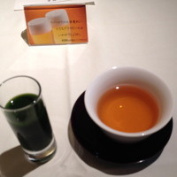杜氏賛歌 - ほうれん草とりんごの野菜ジュースとほうじ茶．．．