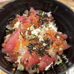 さしみ屋 ぎょぎょ苑 - 海鮮丼