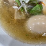 Ramen Shunsai - しおらーめんのスープアップ