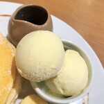 パンケーキママカフェ VoiVoi - バニラアイスが2個！