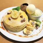 パンケーキママカフェ VoiVoi - 塩キャラメルとバナナのパンケーキ