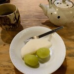 山文魚 - 本日の焼魚定食より、水菓子 (梨とシャインマスカット)