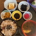 乙姫 - たこ飯　1000円