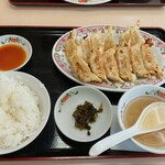 Gyouza No Oushou - 餃子定食ジャストサイズ唐揚げ