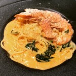 Trattoria Lusso - 有頭海老とほうれん草のトマトクリームスパゲティ