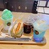 烏城カフェ - 左からかき氷、ホットドッグ、アイスコーヒー、メロンソーダ