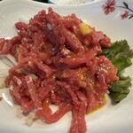 中一会館  - ユッケ