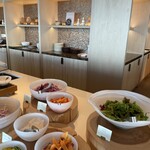 Viridis - サラダは新鮮でドレッシングも美味しい。