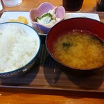 Ichiba Chokusou Meshidokoro Ichi - ご飯、味噌汁、小鉢