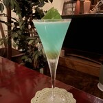 Bar anchor - 呉のジン、ラム、グレープフルーツ、グリーンレモンのカクテル