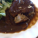 レストランれむの巣 - 挽き具合は細かい　デミグラスソースはしっかりとした味