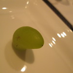 コジモ・ロレンツォ - 皮ごと食べられる葡萄。甘いです。多分ですが、ピッテロ・ビアンコです。