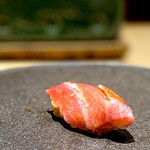 くるますし - 中トロとの差が激しい大トロ。 こちらのほうがお値段、はるかに上なんだけど、僕は中トロで十分満足です。