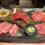 精肉卸問屋直営焼肉店 牛次郎 - 【名物】牛次郎盛り