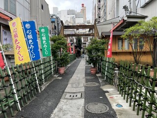 烏森百薬 - 烏森神社参道