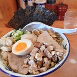 ケンチャンラーメン - 中華そば小盛り、味濃口、油普通、トッピング細切れチャーシュー、煮卵くん、身入り、ヒマケンチャンバージョン￥1000