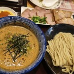Menya Kogarashi - チャーシュー辛つけ麺