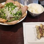 麺屋 凩 - ねぎチャーシュー麺(黒)＋餃子定食に