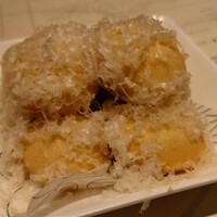MAISON MARUNOUCHI - カナッペ、と言われたけどベニエのような、ふうわりとした食感