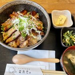 旨い肴と炭火のお店 はれた 仙台一番町 - 特製タレの炭火焼き 豚丼