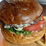 グーギーズカフェ - 信州バーガー＠1,300円+モッツァレラチーズ@250円+ポテトセット@110円