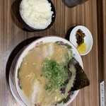 ラーメン新蔵 - 