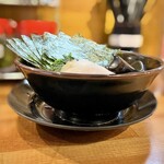 壱賢家 - 定番ラーメン 醤油 トッピング のり 正面から