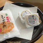 湯元ホテル阿智川 - お部屋のお菓子。どちらも美味