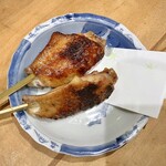炭火焼鳥 きち蔵 - 阿波尾鶏 手羽先 2本