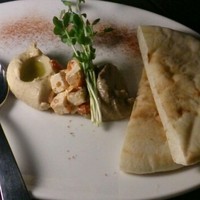 THE COSMOPOLITAN GRILL BAR TERRACE - メッゼプレート…カレー味とか異国の味をピタパンと。