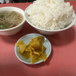 太興飯店 - 漬物まで大盛り！笑笑