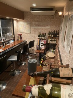 Antic Wine - 小さな店ゆえワインの香りがダイレクト