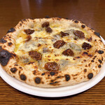 Pizza with Kobayashi Farm blue cheese and dried figs from Ebetsu