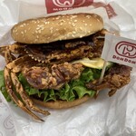 ドムドムハンバーガー - 料理写真:丸ごと‼︎カニバーガー（スイートチリ味）