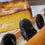 サニーサイド - ホットサンド、珈琲煮黒豆パン