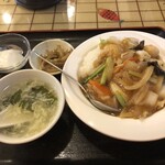 Taizan Chuukaryouri - 杏仁豆腐、刻み搾菜、卵ワカメ中華スープ　付き