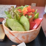 琴吹寿司 - サラダ横　盛り盛り
