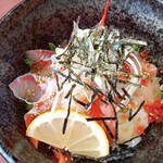琴吹寿司 - 山国なのにしっかり美味しい海鮮丼