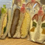 ダイヤ製パン - 料理写真:右からダイヤ(ミックスサンド)432円、極旨ヒレカツサンド&タマゴサンド627円、ミックスフルーツサンド594円