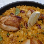スペイン食堂 フェスタマリオ - バレンシア風地鶏と五種の豆のパエリア