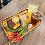 GAFLO CAFE by Flower FIELD