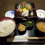 海鮮居酒屋はなの舞 - 刺身定食。