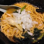 壱角家 - 醤油ラーメンに刻みショウガ＆タマネギ(2023.9.11)