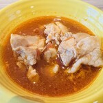 プラス イー クロス - 豚肉のトマト煮