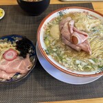 旭川中華そば 風來堂 - 特製煮干しそば 細麺