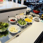 プラス イー クロス - サラダコーナー