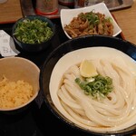 讃岐うどん 伊吹や製麺 - ふっかけ　トッピングの牛肉　ねぎ増し