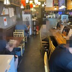 Musashino Bakusui - 12時頃、間も無く満席。若旦那ワンオペで奮闘中の店内