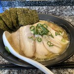 鶏白湯 らぁ麺 関羽 - 濃厚鶏白湯醤油らぁ麺 特製 1150円